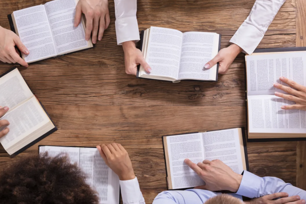 Estudio Bíblico en Español | César Aguilera y Marcos Cuaya Sr.